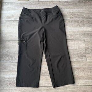 Weekend’s by Chico Wide Leg Cargo Style Wrinkle free Capri Pants